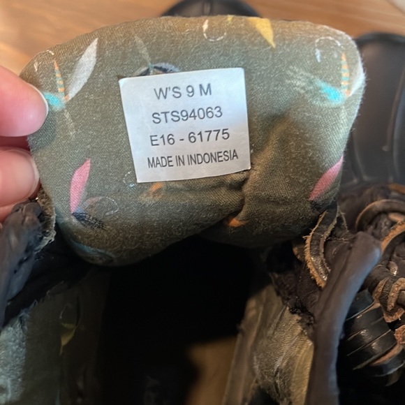 Size 9 Sperry boots for sale - Picture 2 of 4